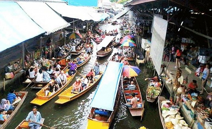 Floating market