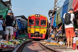 ตลาดรถไฟ